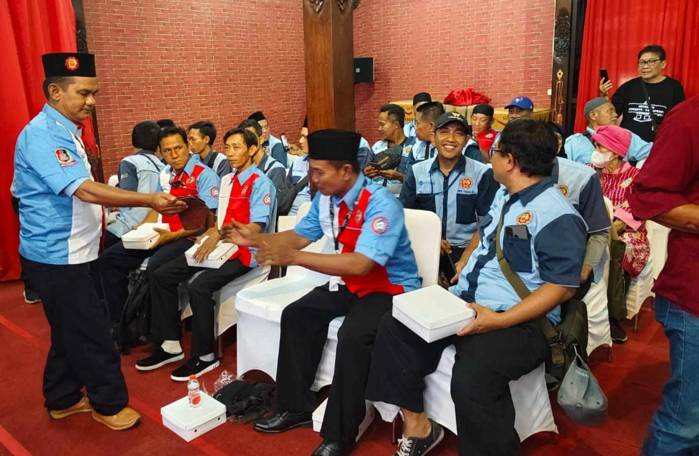 4.000 Pramudi KWK Jakarta Bergabung di FSPTSI-KSPSI Pimpinan Jusuf Rizal. Siapkan Beasiswa Bagi Pengemudi IMG-20260511-WA0043.jpg